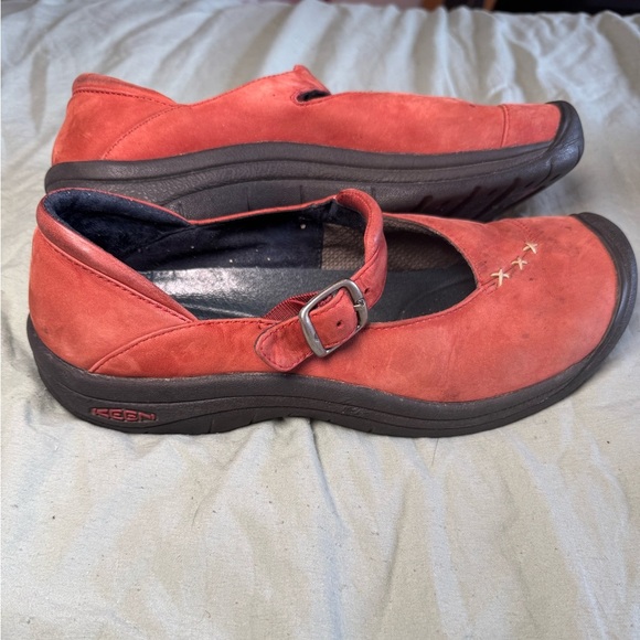 Keen Women's Red Suede Mary Jane Adjustable Strap Casual Comfort Shoes Sz 9.5 - Picture 5 of 6